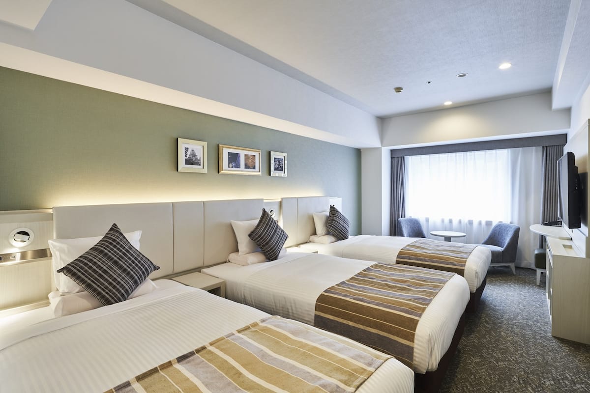Down comforters, in-room safe, free WiFi, bed sheets