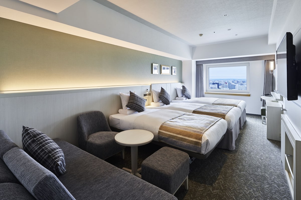 Down comforters, in-room safe, free WiFi, bed sheets