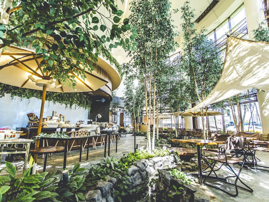 4 restaurants, breakfast, lunch, dinner served; Japanese cuisine