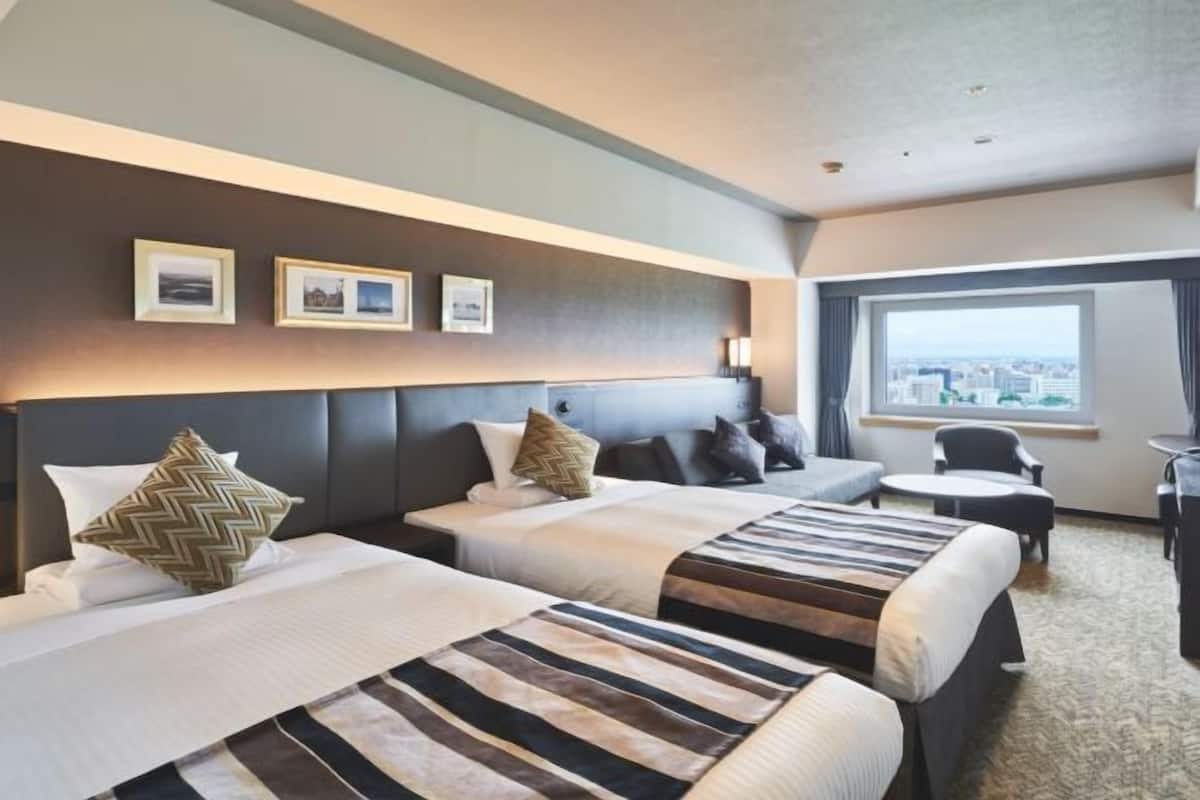 Down comforters, in-room safe, free WiFi, bed sheets