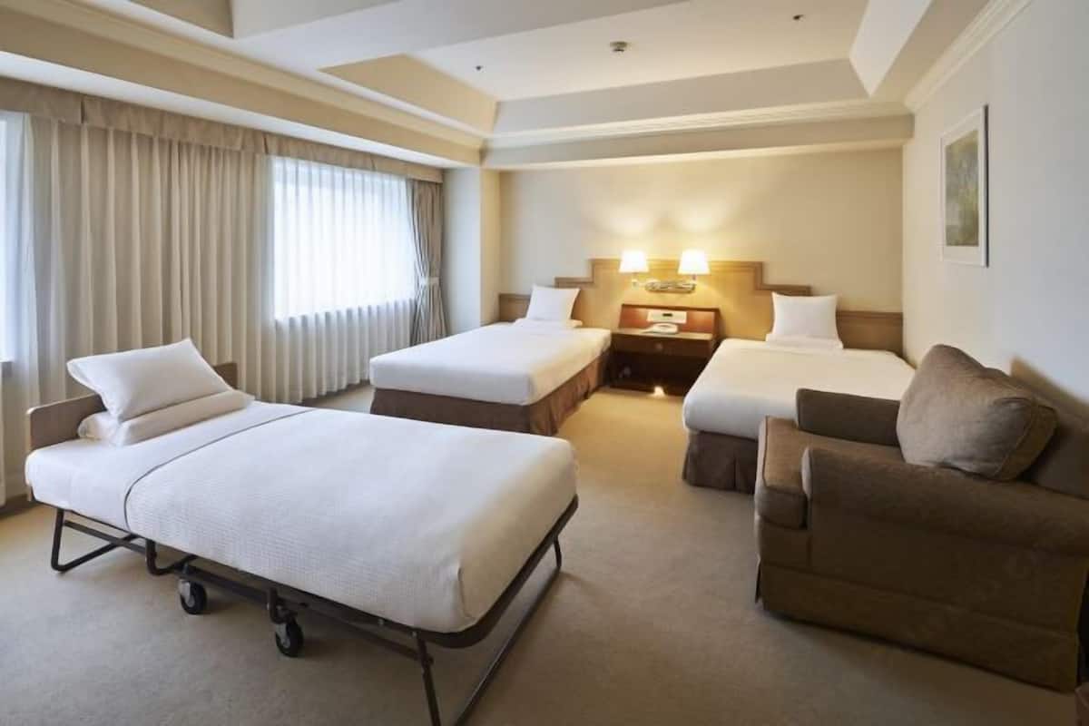 Down duvets, in-room safe, free WiFi, bed sheets