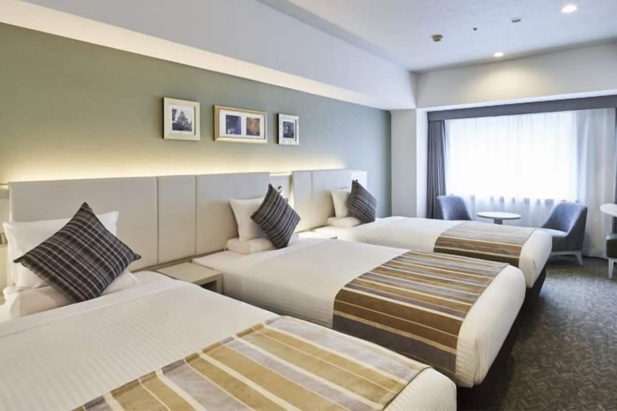 Down comforters, in-room safe, free WiFi, bed sheets