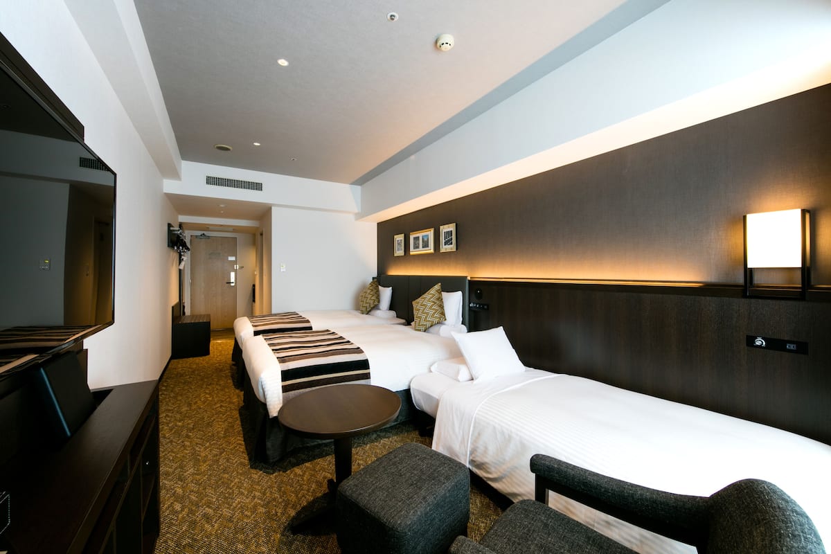 Down comforters, in-room safe, free WiFi, bed sheets