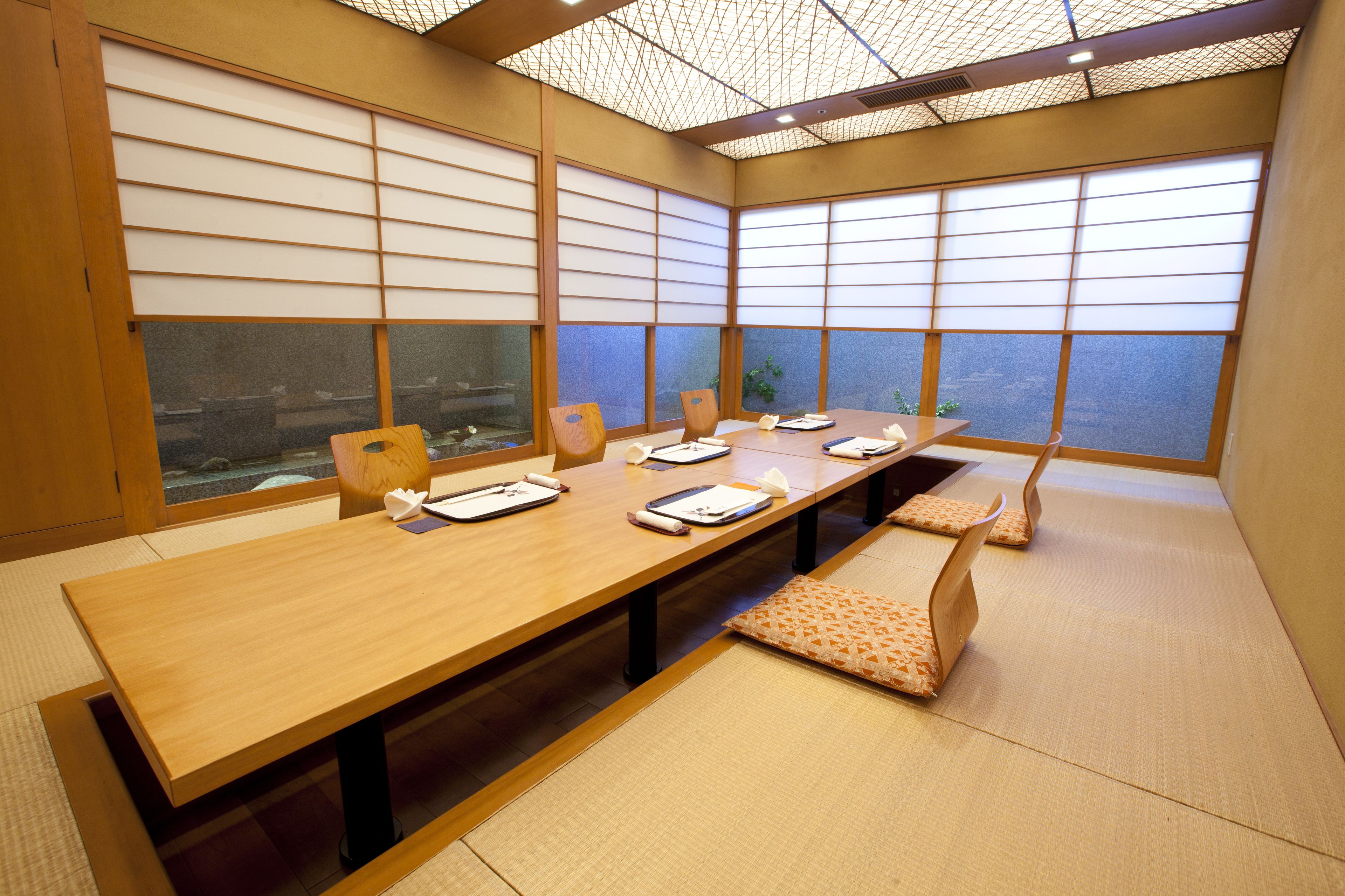 4 restaurants, breakfast, lunch, dinner served; japanese cuisine