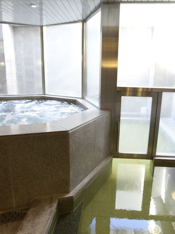 Sauna, hot springs/mineral springs, body treatments, massages