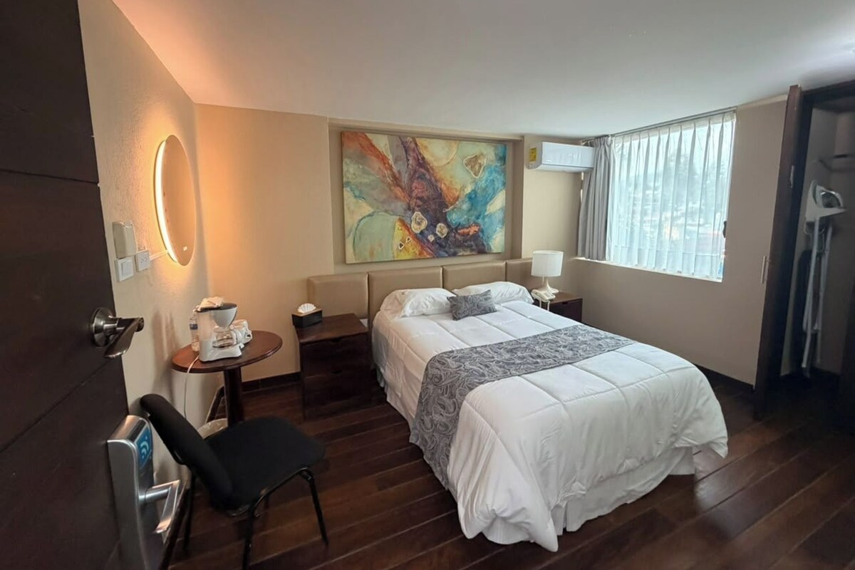 Standard Room, 1 Twin Bed | Premium bedding, down comforters, pillowtop beds, minibar