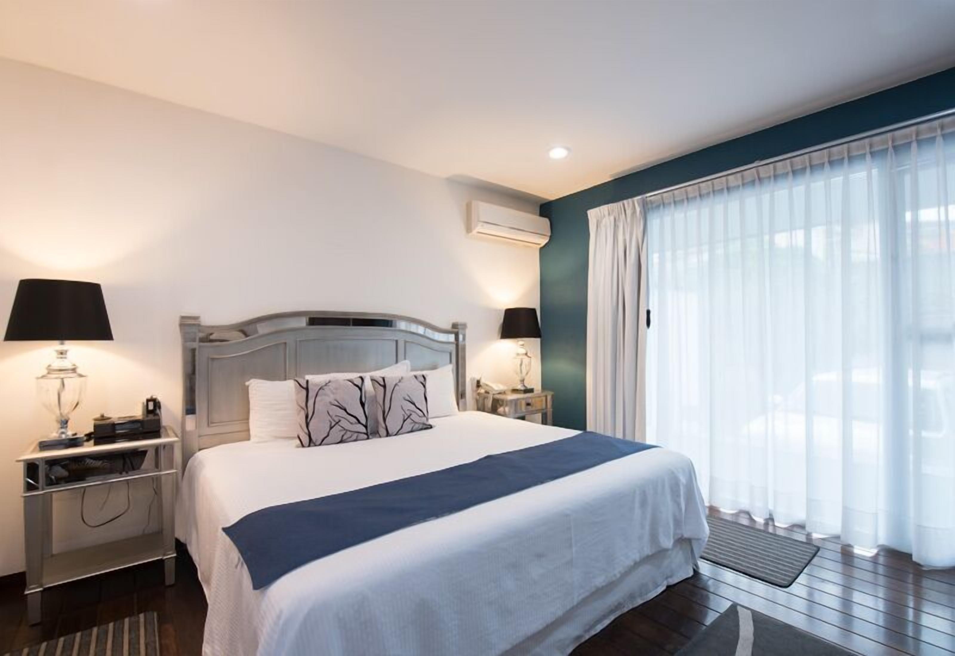 特级客房 | 高档床上用品、羽绒被、加厚床垫、迷你吧