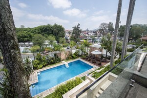 室外游泳池