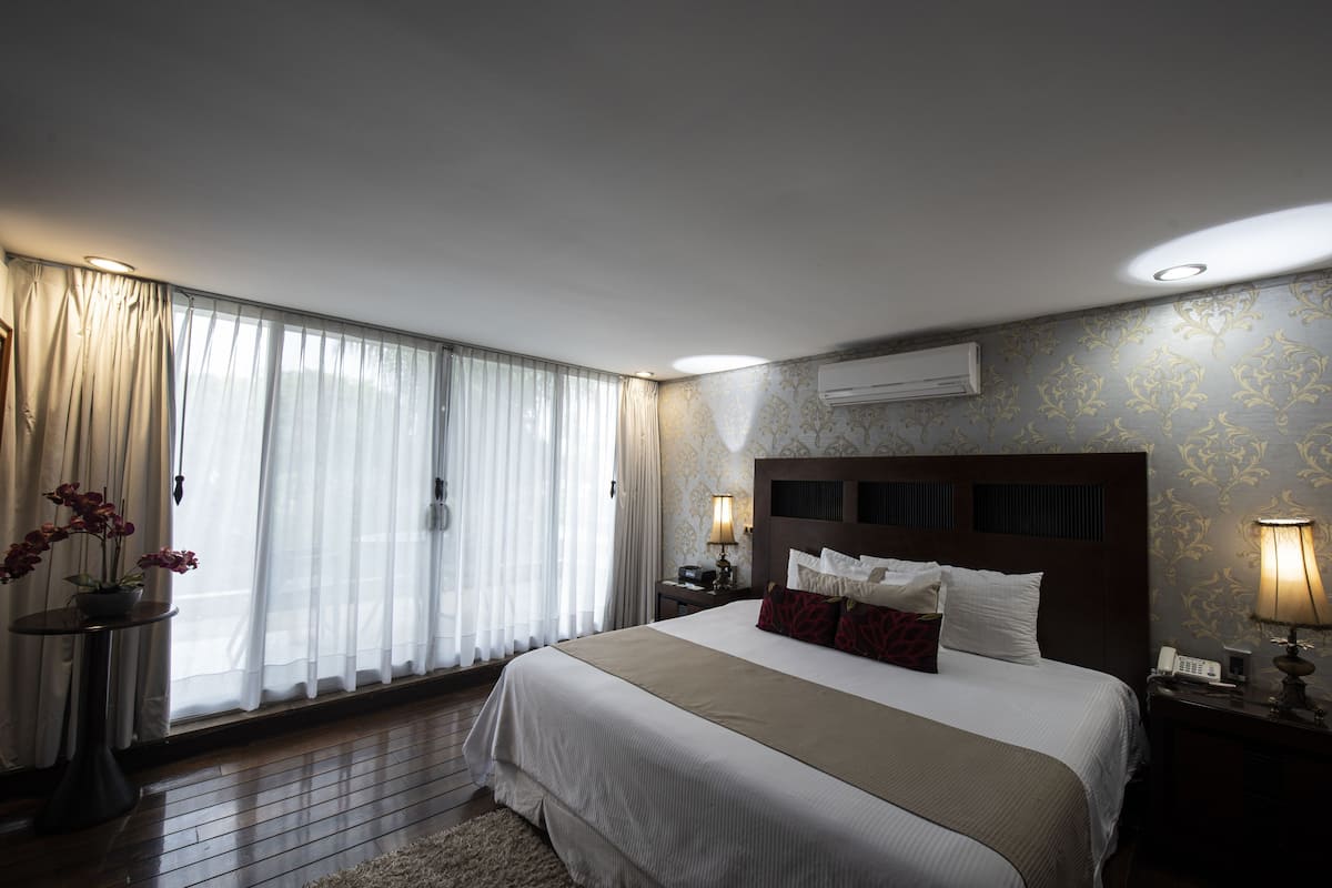 1 bedroom, premium bedding, down comforters, pillowtop beds