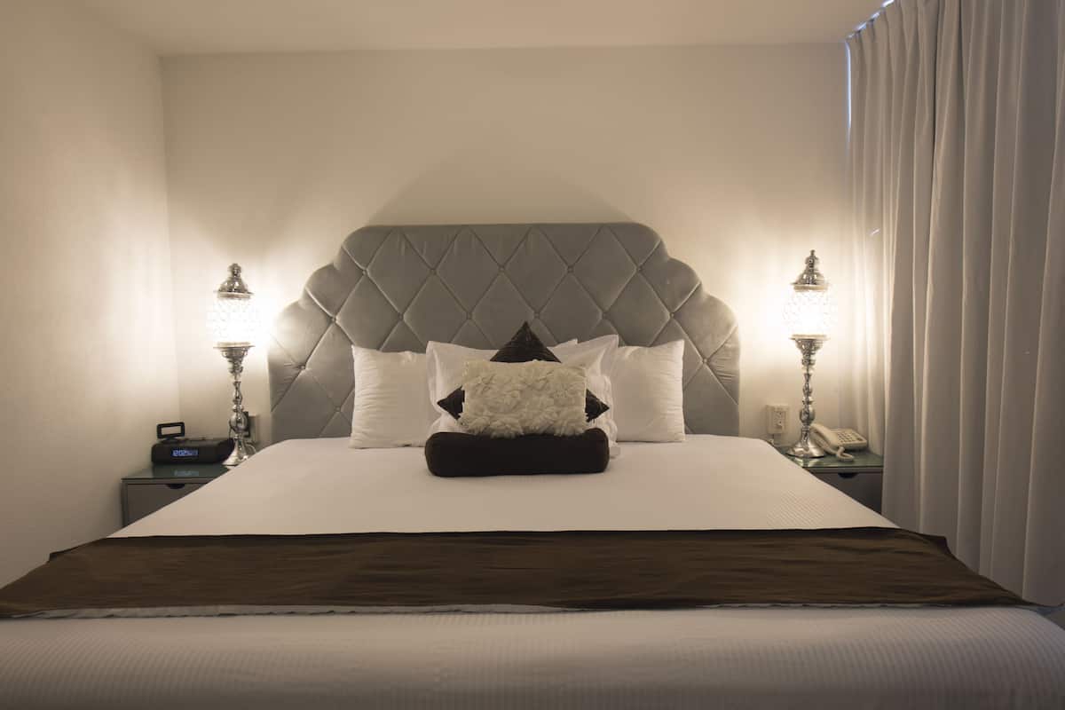 Standard Room, 1 King Bed | 1 bedroom, premium bedding, down comforters, pillowtop beds