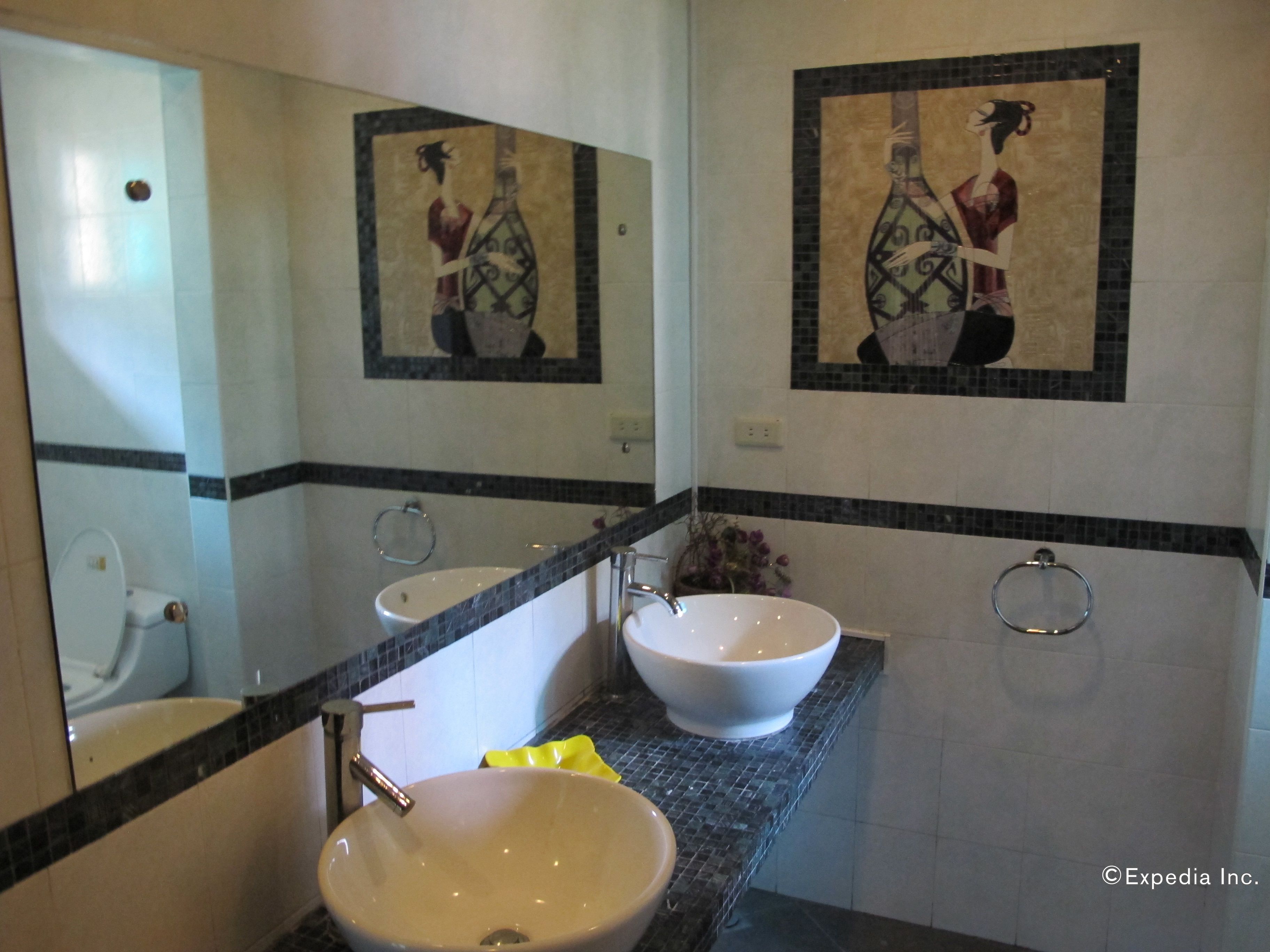 ocean garden house | bathroom sink