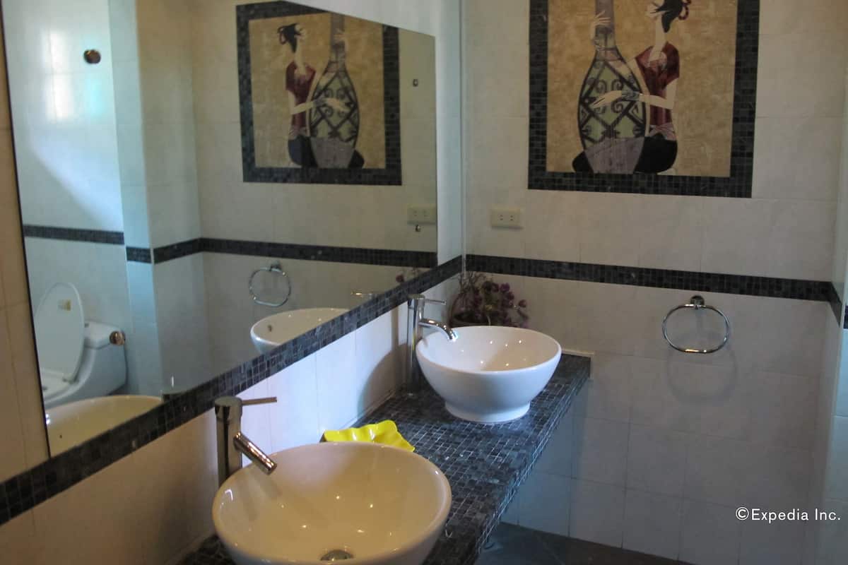 ocean garden house | bathroom sink