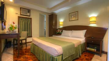 Minibar, in-room safe, desk, free WiFi