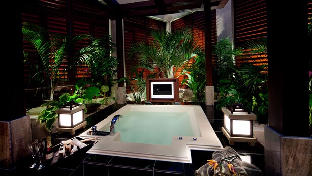 Villa, para no fumadores (Suite, Twin Room) | Baño | Amenidades de baño gratuitas, pantuflas, bidet electrónico, toallas