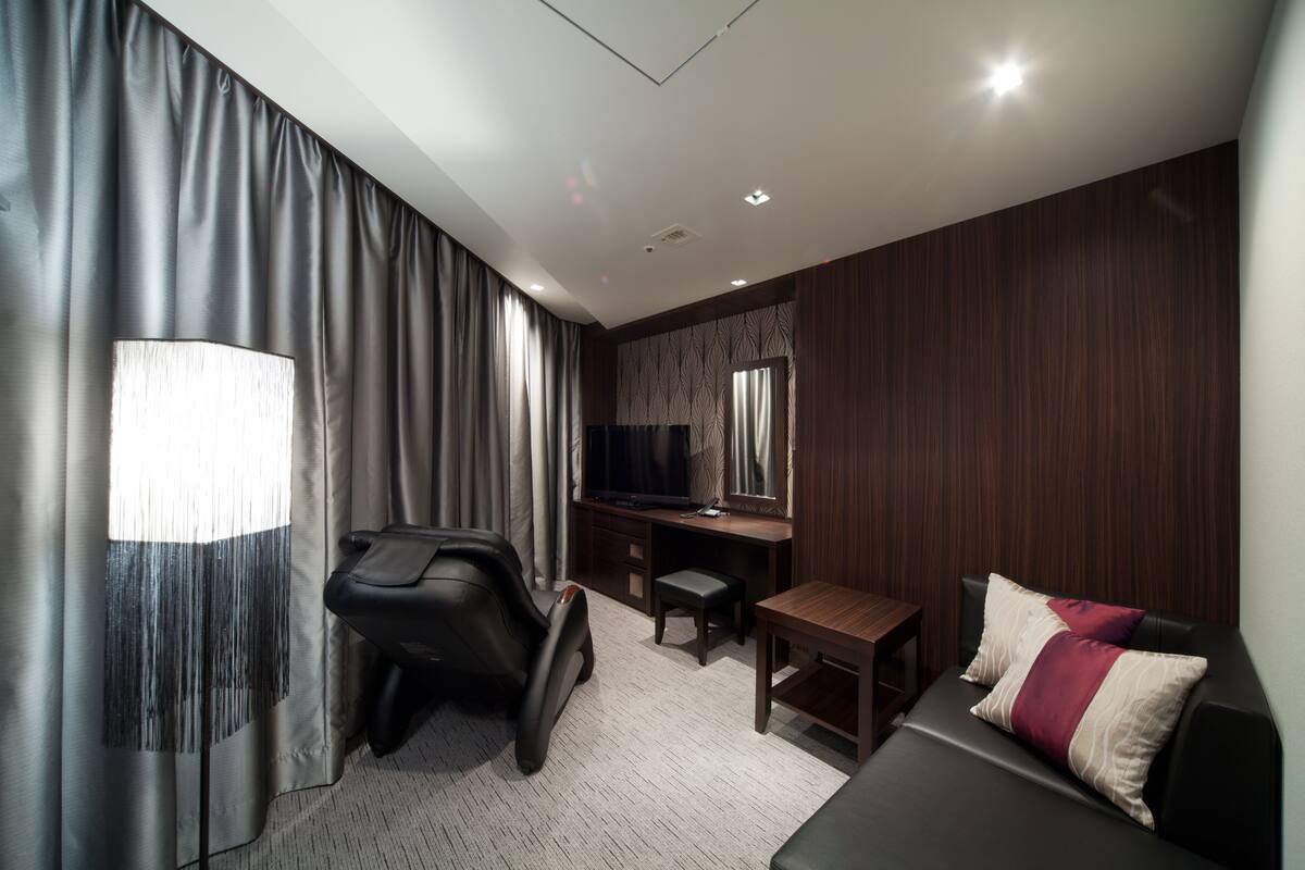 Habitación doble, no fumadores, vistas al parque (with Massage chair) | Caja fuerte, escritorio, sistema de insonorización
