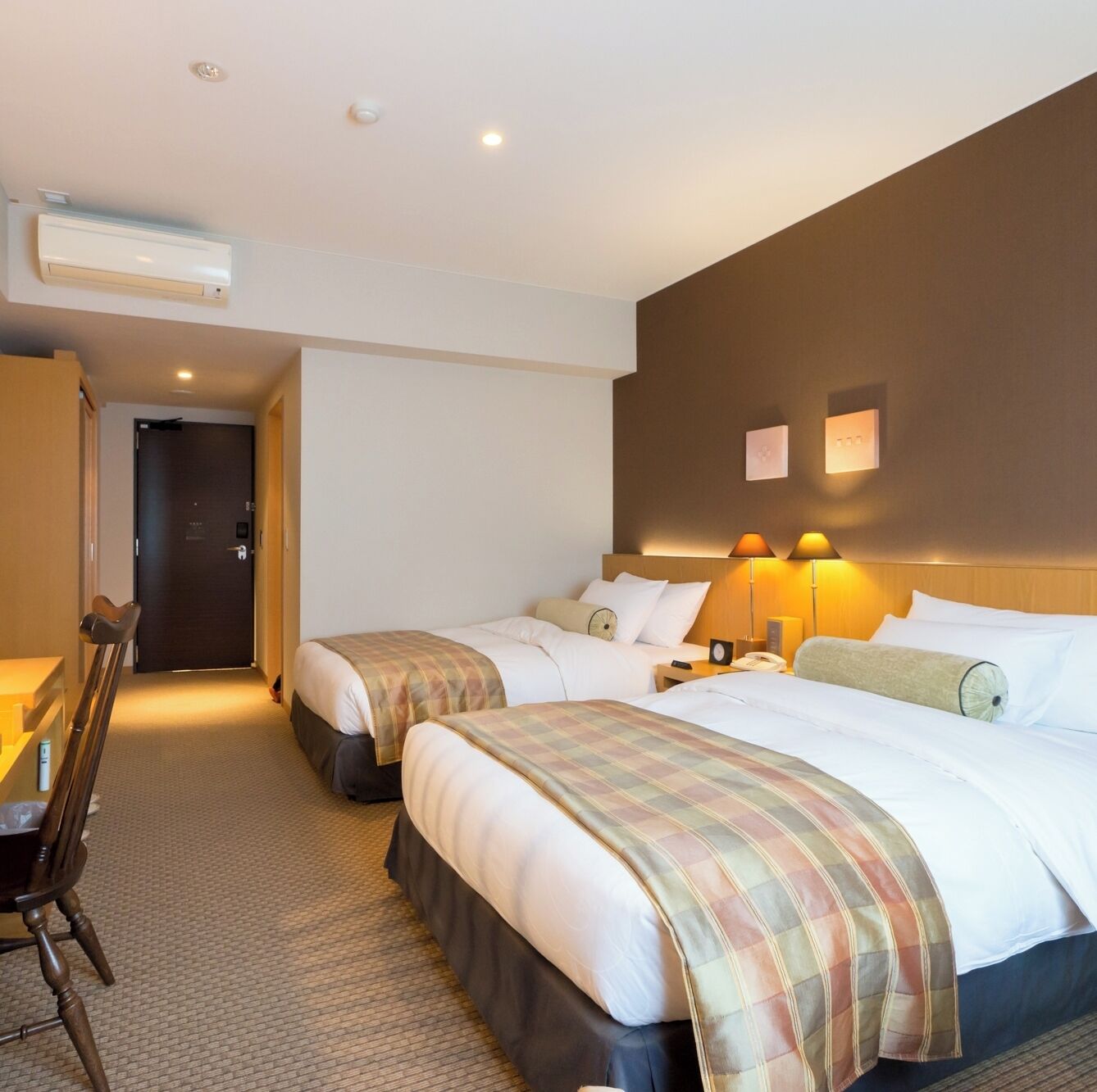 deluxe twin room (2 semi double beds) | room amenity