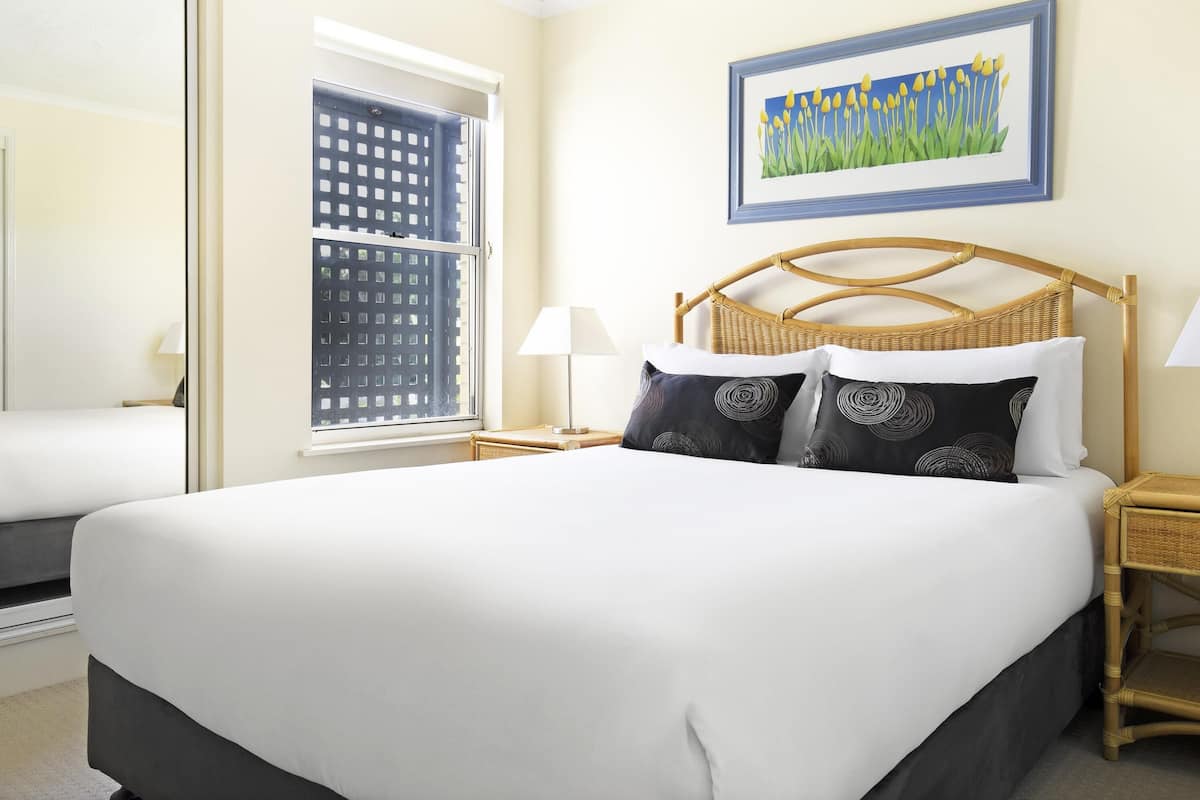 Room, 1 Bedroom | Iron/ironing board, cribs/infant beds, bed sheets