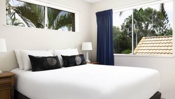 Iron/ironing board, cribs/infant beds, bed sheets