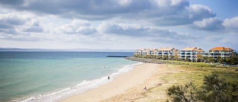 Una playa cerca, toallas de playa