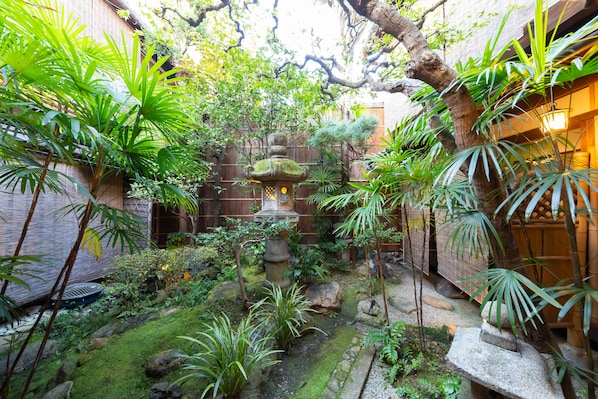 Exterior - Traditional Kyoto Inn serving Kyoto cuisine IZUYASU (Kyoto)