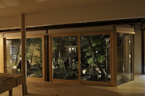 Interior - Traditional Kyoto Inn serving Kyoto cuisine IZUYASU (Kyoto)