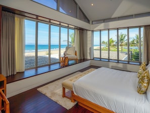 Minibar, in-room safe, desk, iron/ironing board