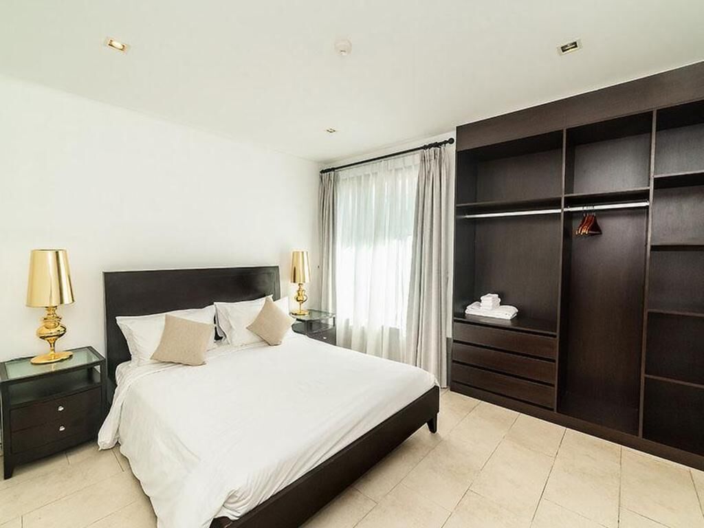 มินิบาร์, ตู้นิรภัยในห้องพัก, โต๊ะทำงาน, เตารีด/โต๊ะรีดผ้า