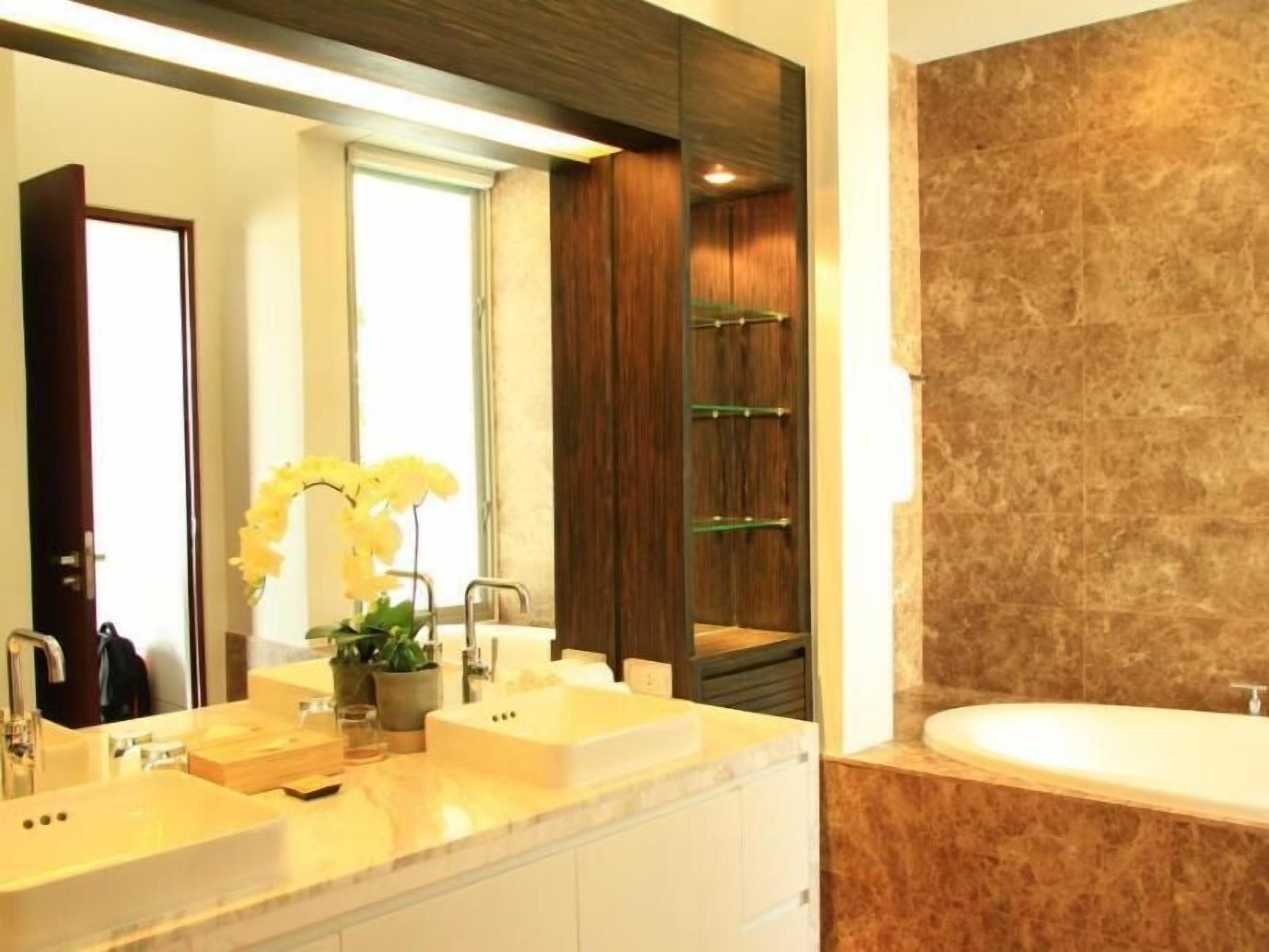 ห้องน้ำ | ของใช้ในห้องน้ำฟรี, ไดร์เป่าผม, เสื้อคลุมอาบน้ำ, รองเท้าสวมภายในห้อง