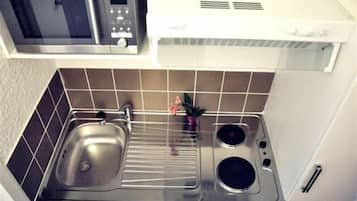 Fridge, microwave, stovetop, cookware/dishes/utensils