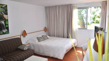 Classic Studio | Living area | Flat-screen TV
