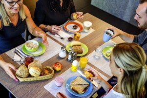 Desayuno buffet diario (EUR 12.90 por persona)