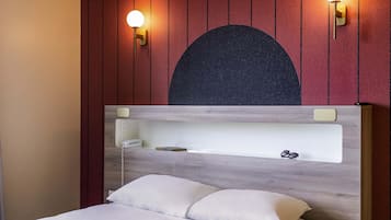 Bureau, chambres insonorisées, lits bébé (gratuits), Wi-Fi gratuit