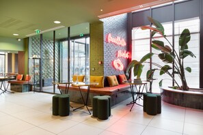 Reception - ibis Styles Versailles Saint Quentin en Yvelines (Saint-Cyr-l'Ecole)