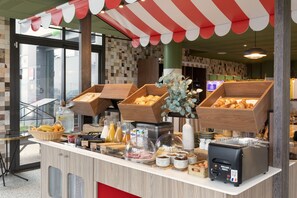 Free daily cooked-to-order breakfast - ibis Styles Versailles Saint Quentin en Yvelines (Saint-Cyr-l'Ecole)