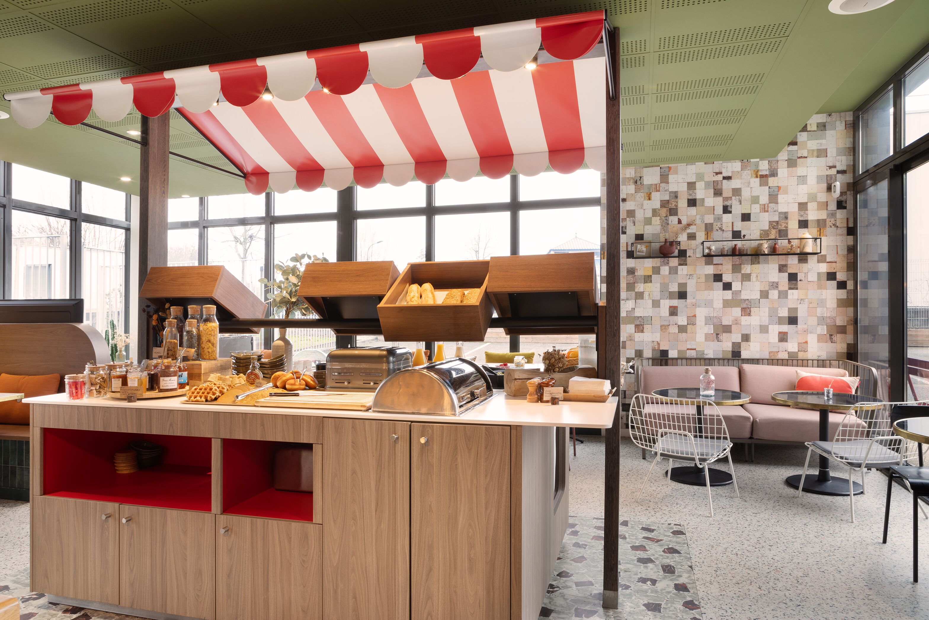 daily cooked-to-order breakfast (eur 13 per person)