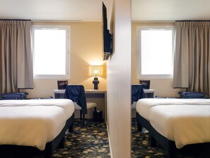 Standard Room, 2 Twin Beds | Desk, soundproofing, free cribs/infant beds, free WiFi - ibis Styles Versailles Saint Quentin en Yvelines (Saint-Cyr-l'Ecole)