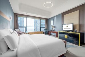 Desk, blackout curtains, iron/ironing board, free cots/infant beds - Dynasty International Hotel Chongqing Hechuan (Chongqing)