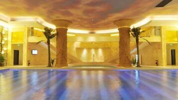 Kolam renang tertutup