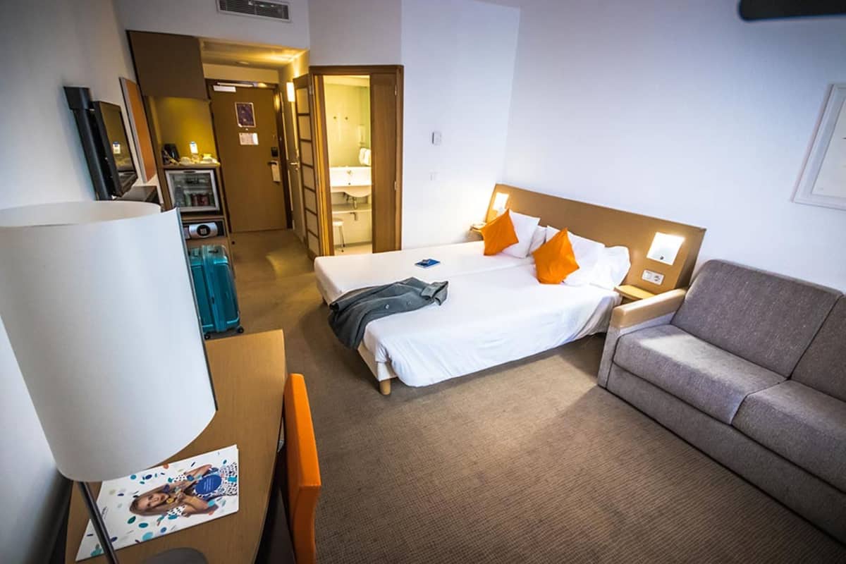 superior room, 2 single beds | minibar, in-room safe, desk, soundproofing