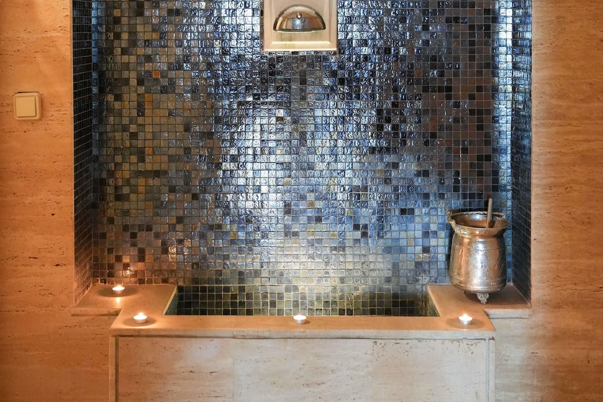 turkish bath/hammam, body treatments, aromatherapy, body wraps