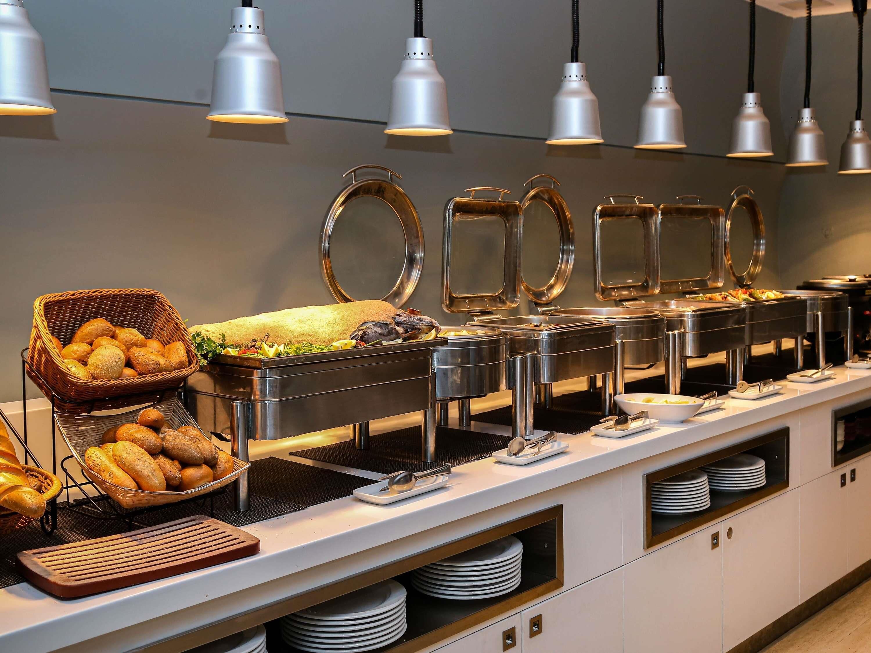 breakfast, lunch, dinner served; international cuisine