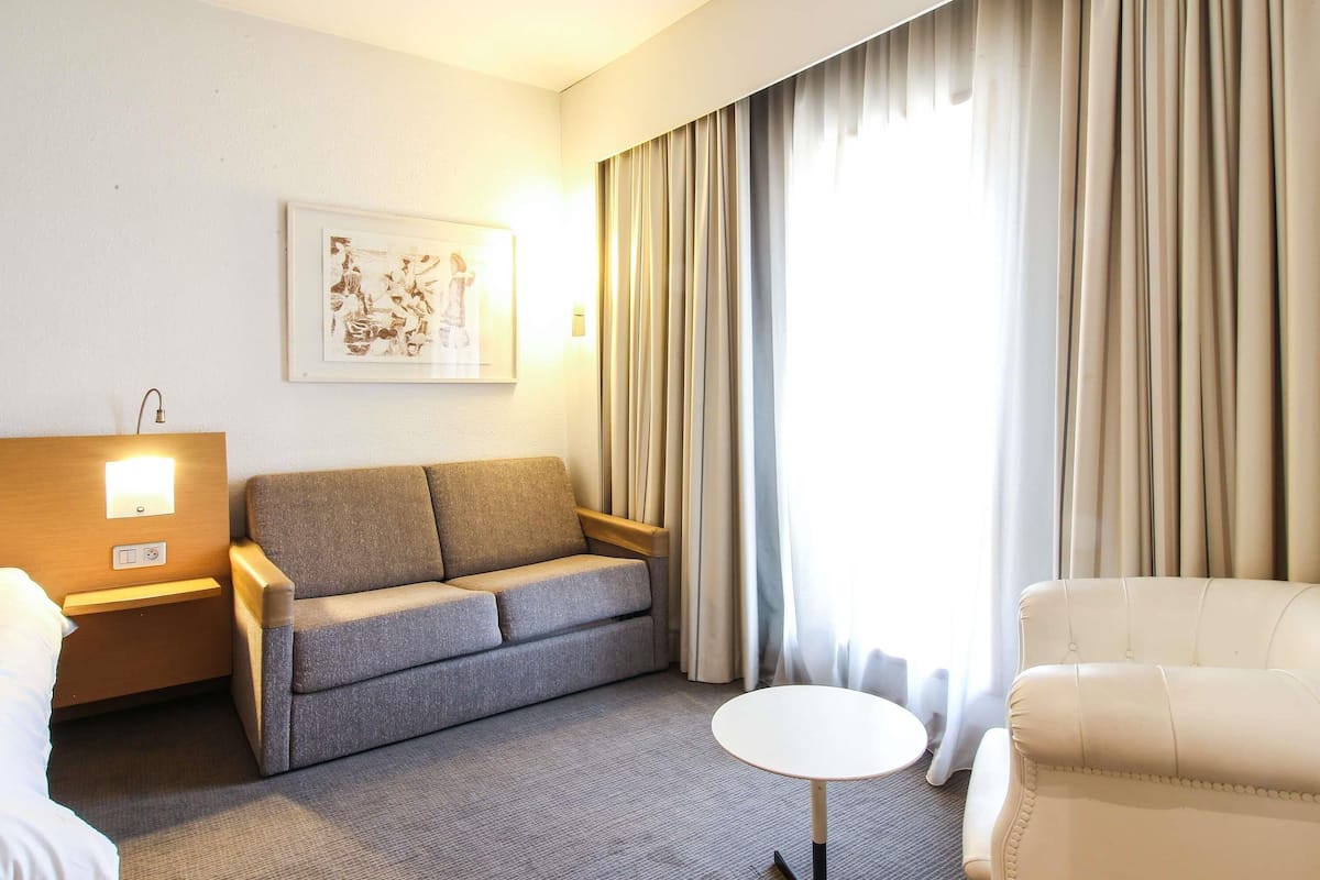 executive suite, 1 king bed with sofa bed | minibar, in-room safe, desk, soundproofing