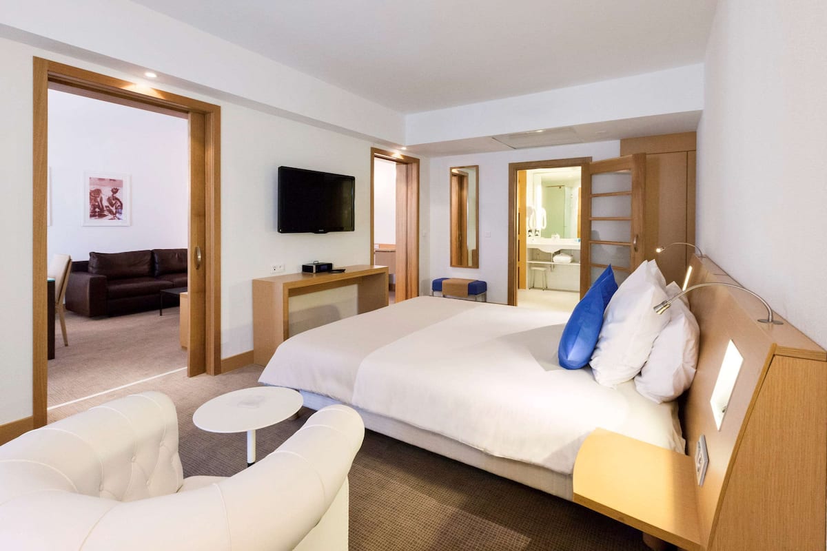 executive suite, 1 king bed with sofa bed | view from room