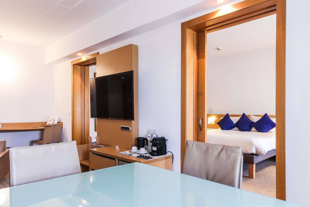 Executive Suite, 1 King Bed with Sofa bed | Minibar, in-room safe, desk, soundproofing
