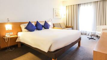 Minibar, caja fuerte, escritorio y sistema de insonorización