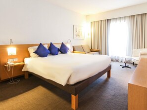 Minibar, in-room safe, desk, soundproofing - Novotel Tunis (Tunis)