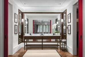 Ropa de cama de alta calidad y minibar 