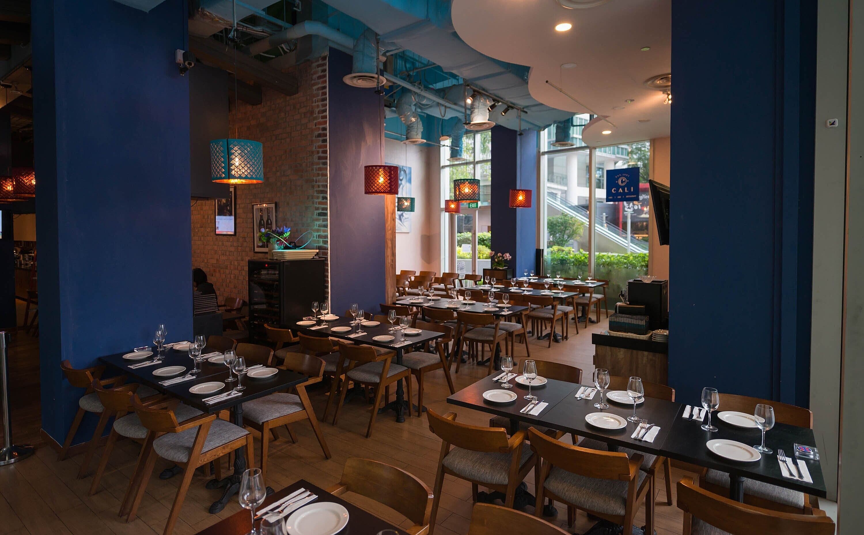 Desayuno buffet diario (SGD 35 por persona)