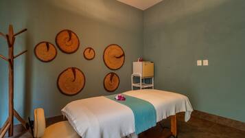 Sauna, tina de hidromasaje, baño de vapor y tratamientos faciales