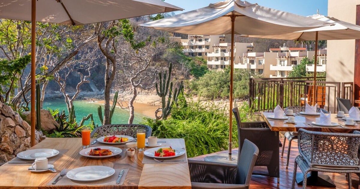 dining area at Celeste Beach Residences, one of the best resorts in Huatulco Mexico